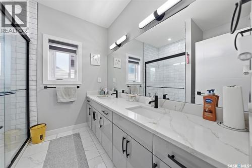 411 Schmeiser Bend, Saskatoon, SK - Indoor Photo Showing Bathroom