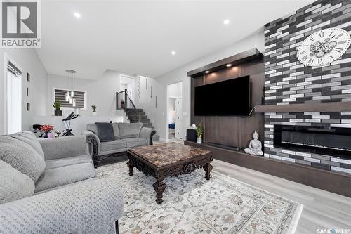 411 Schmeiser Bend, Saskatoon, SK - Indoor Photo Showing Living Room