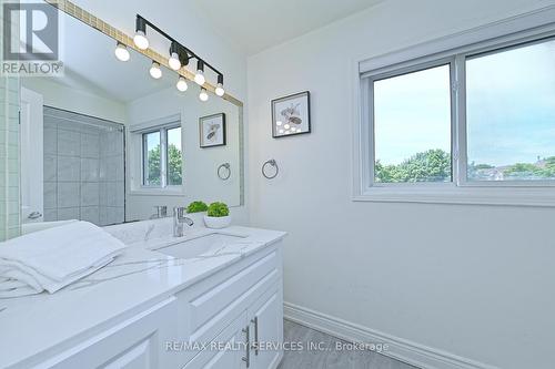 56 Mullis Crescent, Brampton, ON - Indoor Photo Showing Bathroom
