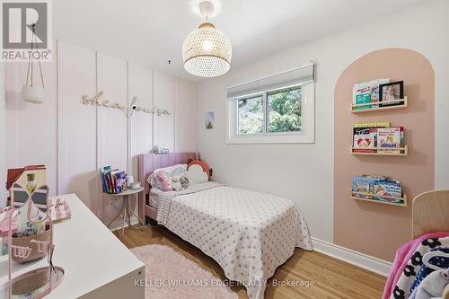 312 Upper Paradise Road, Hamilton, ON - Indoor Photo Showing Bedroom