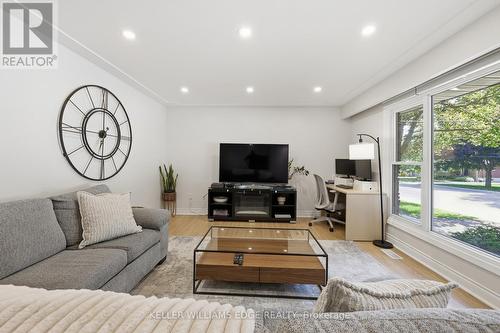 312 Upper Paradise Road, Hamilton, ON - Indoor Photo Showing Living Room