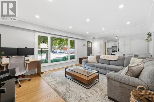 312 Upper Paradise Road, Hamilton, ON - Indoor Photo Showing Living Room