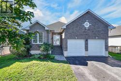 56 ELMDALE DRIVE  Prince Edward County (Wellington), ON K0K 3L0