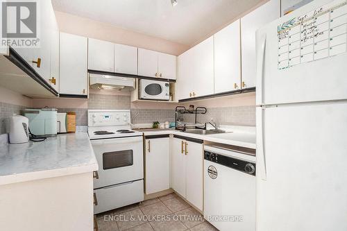 907 - 475 Laurier Avenue W, Ottawa, ON - Indoor Photo Showing Kitchen