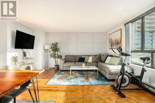 907 - 475 Laurier Avenue W, Ottawa, ON - Indoor Photo Showing Living Room