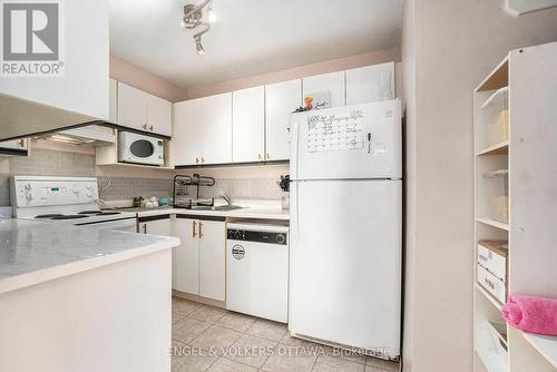 907 - 475 Laurier Avenue W, Ottawa, ON - Indoor Photo Showing Kitchen