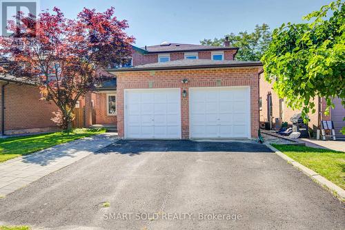 84 O'CONNOR CRESCENT  Richmond Hill, ON L4C 7N8