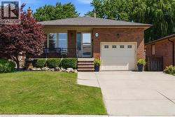 39 TRENHOLME Crescent  Hamilton, ON L8W 2L4