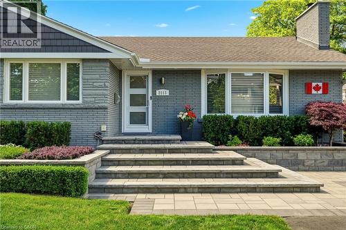 2113 Courtland Drive, Burlington, ON - Outdoor