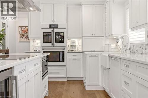 2113 Courtland Drive, Burlington, ON - Indoor Photo Showing Kitchen With Upgraded Kitchen