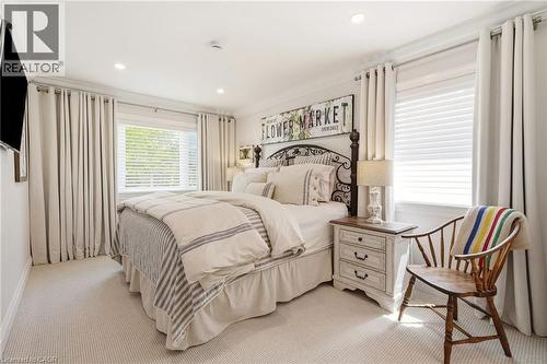 2113 Courtland Drive, Burlington, ON - Indoor Photo Showing Bedroom