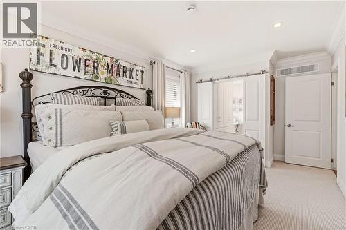 2113 Courtland Drive, Burlington, ON - Indoor Photo Showing Bedroom