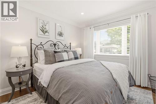 2113 Courtland Drive, Burlington, ON - Indoor Photo Showing Bedroom