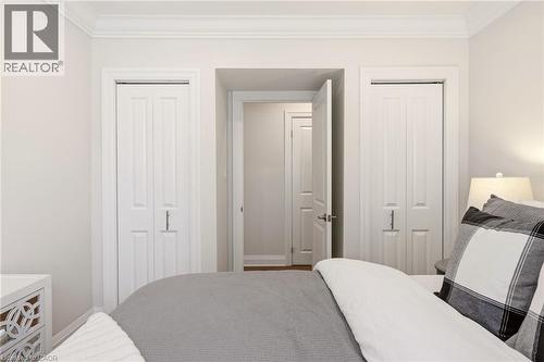 2113 Courtland Drive, Burlington, ON - Indoor Photo Showing Bedroom