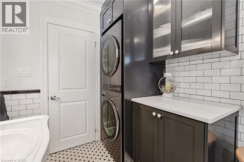 2113 Courtland Drive, Burlington, ON - Indoor Photo Showing Laundry Room