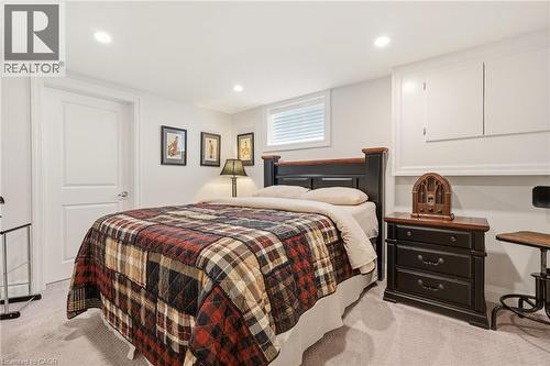2113 Courtland Drive, Burlington, ON - Indoor Photo Showing Bedroom