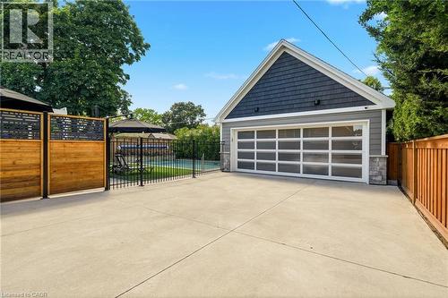 2113 Courtland Drive, Burlington, ON - Outdoor
