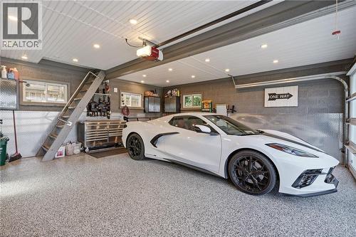 2113 Courtland Drive, Burlington, ON - Indoor Photo Showing Garage