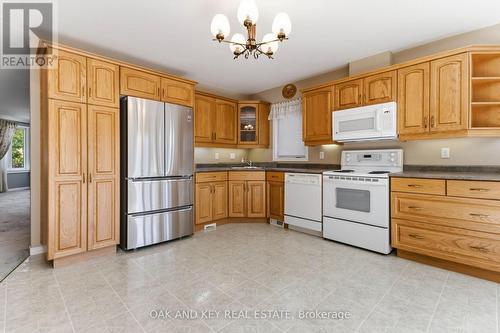 58 Ilderbrook Circle, Middlesex Centre (Ilderton), ON - Indoor Photo Showing Kitchen