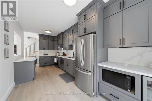91 Downey Circle, Aurora, ON - Indoor Photo Showing Kitchen