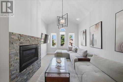 91 Downey Circle, Aurora, ON - Indoor Photo Showing Living Room With Fireplace