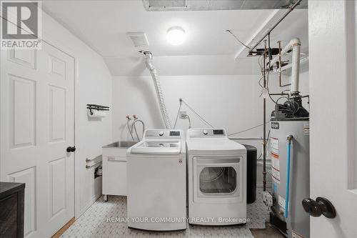 91 Downey Circle, Aurora, ON - Indoor Photo Showing Laundry Room