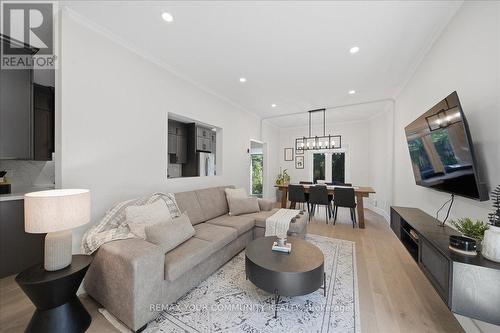 91 Downey Circle, Aurora, ON - Indoor Photo Showing Living Room