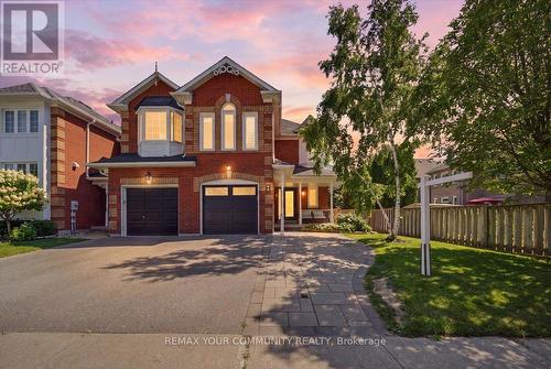 91 Downey Circle, Aurora, ON - Outdoor With Facade