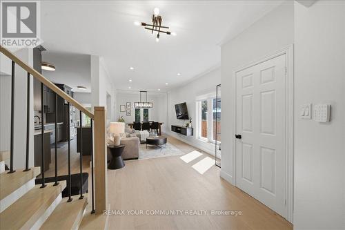 91 Downey Circle, Aurora, ON - Indoor Photo Showing Other Room