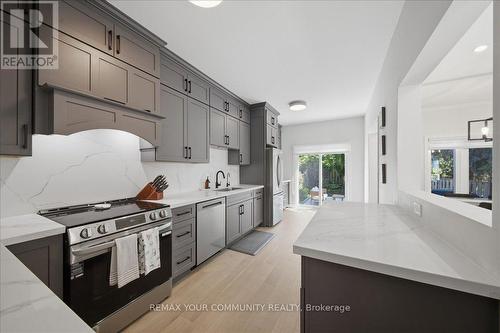 91 Downey Circle, Aurora, ON - Indoor Photo Showing Kitchen
