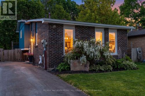 19 AUSTEN LANE  Barrie, ON L4N 4V4
