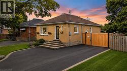 627 UPPER SHERMAN Avenue  Hamilton, ON L8V 3M4