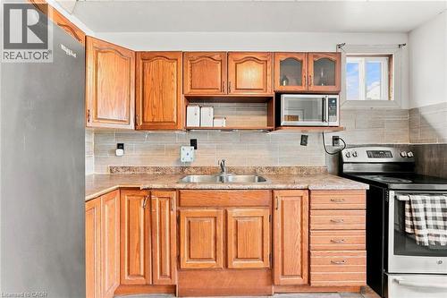 395 Avondale Street, Hamilton, ON - Indoor Photo Showing Kitchen With Double Sink
