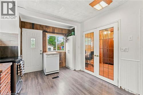 395 Avondale Street, Hamilton, ON - Indoor Photo Showing Kitchen