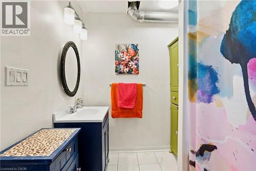 395 Avondale Street, Hamilton, ON - Indoor Photo Showing Bathroom