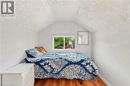 395 Avondale Street, Hamilton, ON - Indoor Photo Showing Bedroom