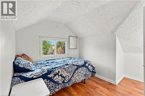 395 Avondale Street, Hamilton, ON - Indoor Photo Showing Bedroom