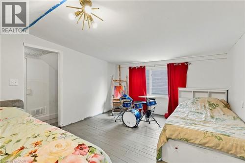 395 Avondale Street, Hamilton, ON - Indoor Photo Showing Bedroom