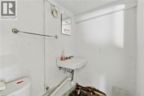395 Avondale Street, Hamilton, ON - Indoor Photo Showing Bathroom