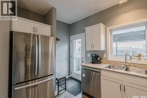 714 Sutter Crescent, Saskatoon, SK - Indoor Photo Showing Kitchen With Double Sink