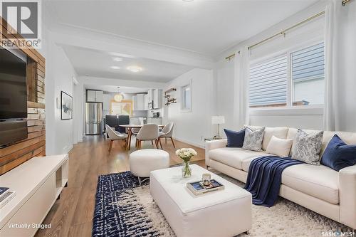 720 Walmer Road, Saskatoon, SK - Indoor Photo Showing Living Room