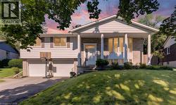 106 AUTUMN HILL Crescent  Kitchener, ON N2N 1K7
