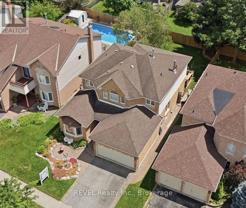 29 STRATTON CRESCENT  Whitby (Rolling Acres), ON L1R 1V4