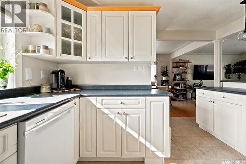3606 Queen Street, Regina, SK - Indoor Photo Showing Kitchen