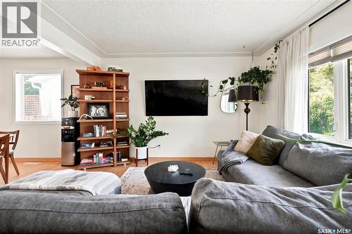 3606 Queen Street, Regina, SK - Indoor Photo Showing Living Room