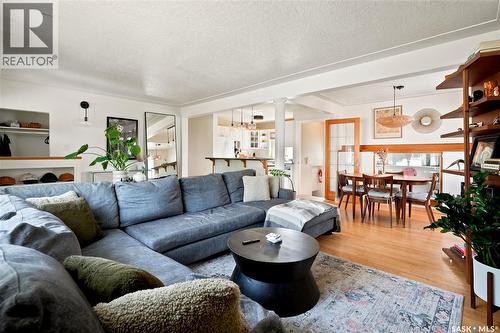 3606 Queen Street, Regina, SK - Indoor Photo Showing Living Room