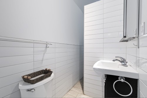 Bathroom - 5436 14E Avenue, Montréal (Rosemont/La Petite-Patrie), QC - Indoor Photo Showing Bathroom