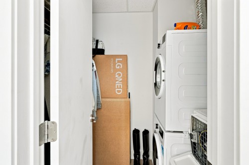 Closet - 718-2114 Rue Ste-Catherine E., Montréal (Ville-Marie), QC - Indoor