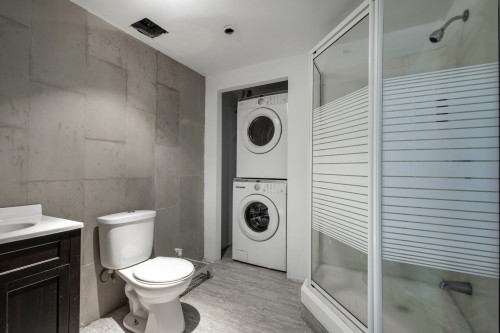 Salle de bains - 3013 Av. Bériot, Boisbriand, QC - Indoor Photo Showing Laundry Room