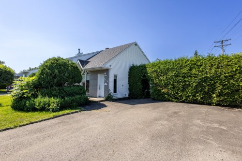 Stationnement - 3013 Av. Bériot, Boisbriand, QC - Outdoor